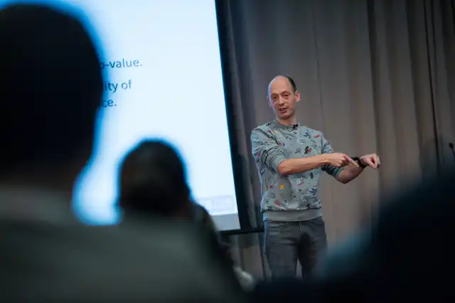 Lukas speaking at Digital Growth Unleashed in Londen, 2017.