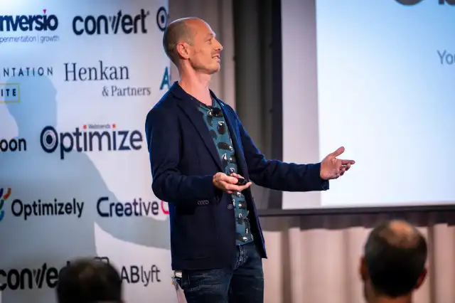 Lukas on stage presenting at Exp Elite in Birmingham, 2023.