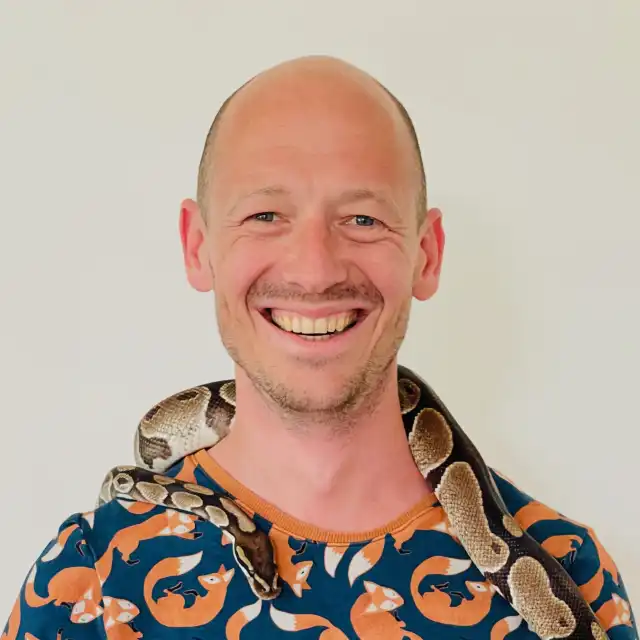 A headshot of Lukas Vermeer (2022).